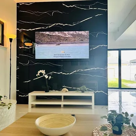 Villa Charming-Modern-Renovated House